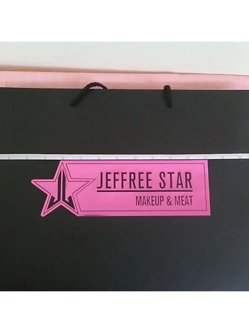 D- New Jeffree Star Gift Bag